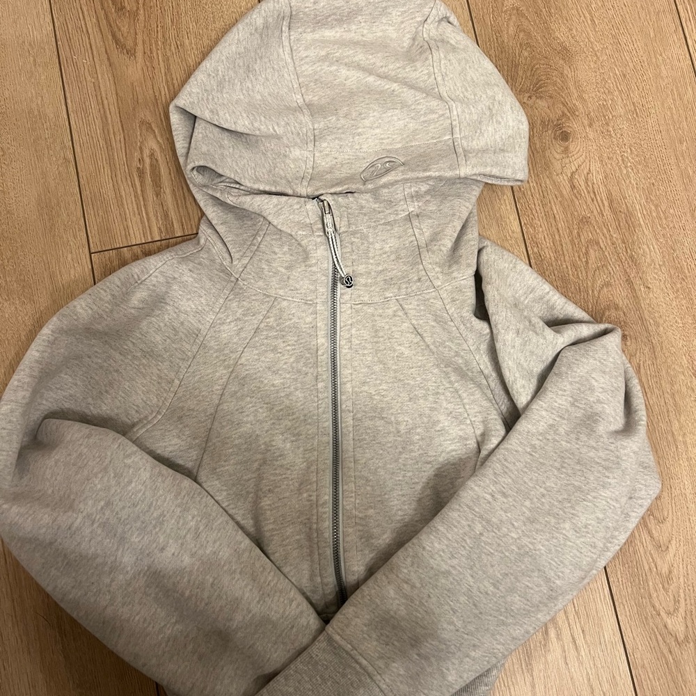 lululemon cropped scuba